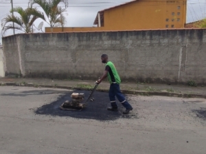Empav realiza operação tapa-buraco no bairro Caiçaras 