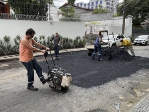 Alameda Ilva Mello Reis e outras 18 ruas recebem operação tapa-buracos nesta segunda-feira, 16