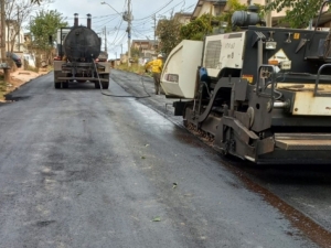 PJF conclui pavimentação de mais uma rua no bairro Miguel Marinho