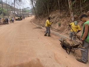 Prefeitura inicia pavimentação no bairro Parque Serra Verde