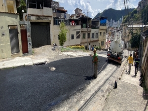 PJF segue com manutenção no pavimento da rua Cesário Alvim