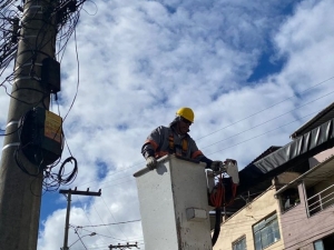 PJF realiza manutenção de iluminação pública em 24 bairros em dois dias
