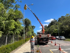 Brilha, UFJF! PJF inicia implantação de luminárias LED no Anel Viário da UFJF