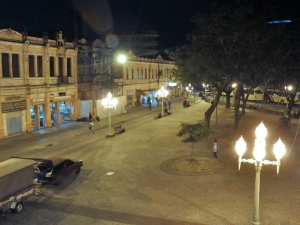 Prefeitura revitaliza iluminação da Praça da Estação