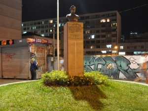 Prefeitura instala iluminação em monumento de Itamar Franco