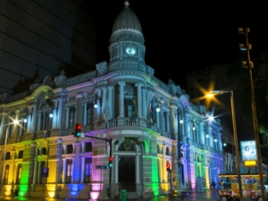 Prédio da Funalfa recebe iluminação especial para a Rainbow Fest