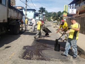 PJF realiza operação tapa-buracos em vários bairros da cidade