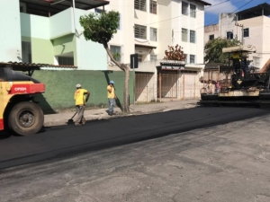 Empav asfalta rua no Bairro Cidade do Sol