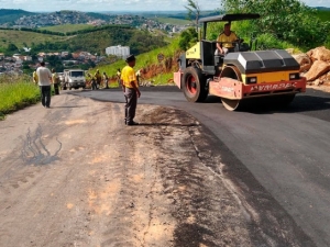 Prefeitura recupera asfalto no Bairro Nova Germânia